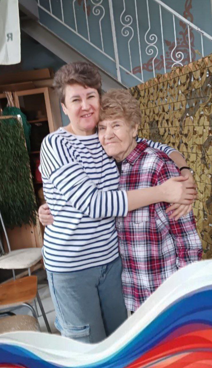 Далеко не всем посчастливилось увидеть своих боевых дедов, вернувшихся с полей войны. Поэтому даже малейшая информация, оставшаяся в семейных преданиях или найденная в архивах, уже представляет историческую ценность. А память - это бессмертие даже спустя много десятков лет. И эту память трепетно хранят героини очередного выпуска "Победа - дело семейное" - тыловики нашего времени Света Баранова и Любовь Ивановна Бискаева.